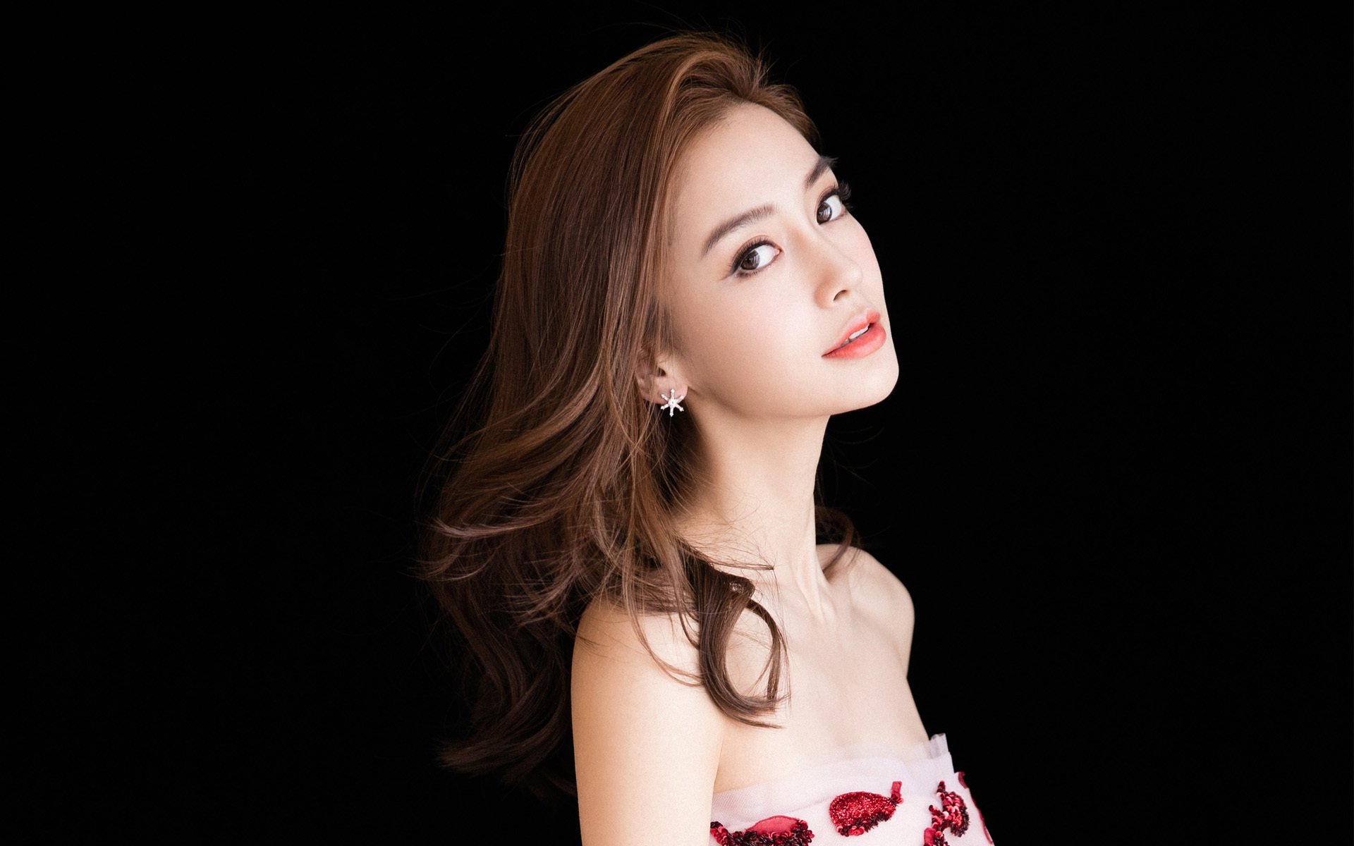 爱游戏正版-意甲球队结合数据分析优化中场传球线路布局,意甲球队结合数据分析优化中场传球线路布局的方法