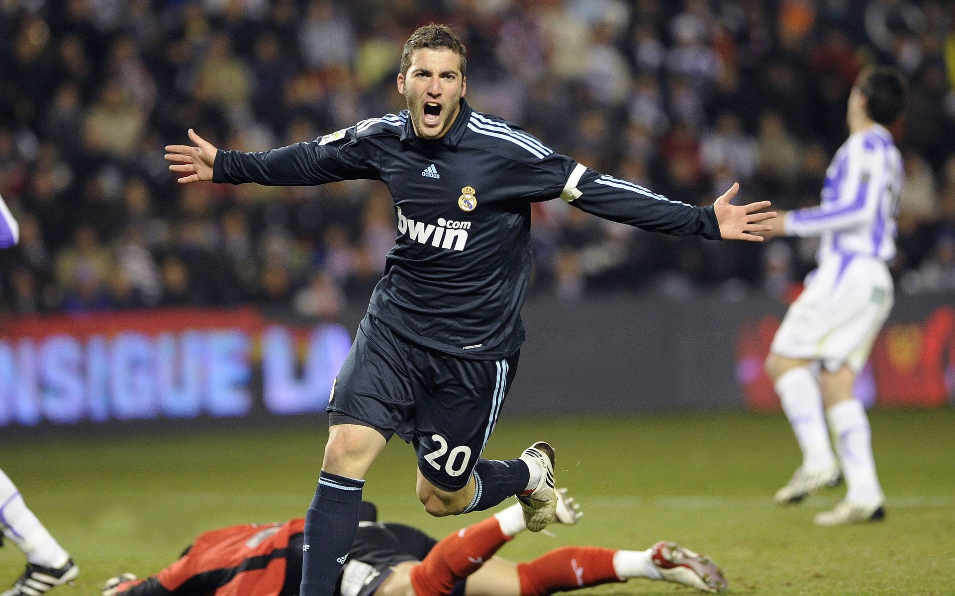 球迷“云投票”揭晓：最帅球员、最_主页_帅的队伍你支持谁？，最帅球星壁纸